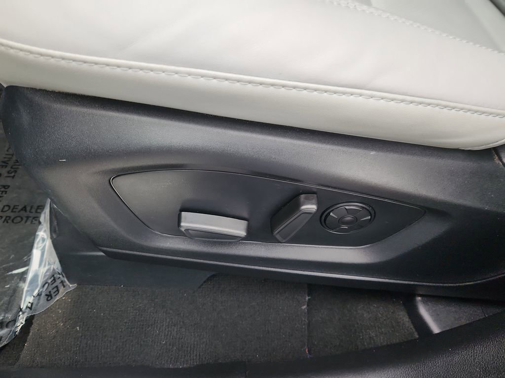 Used 2025 Ford Explorer Platinum w/ LUX Leather Package image 8