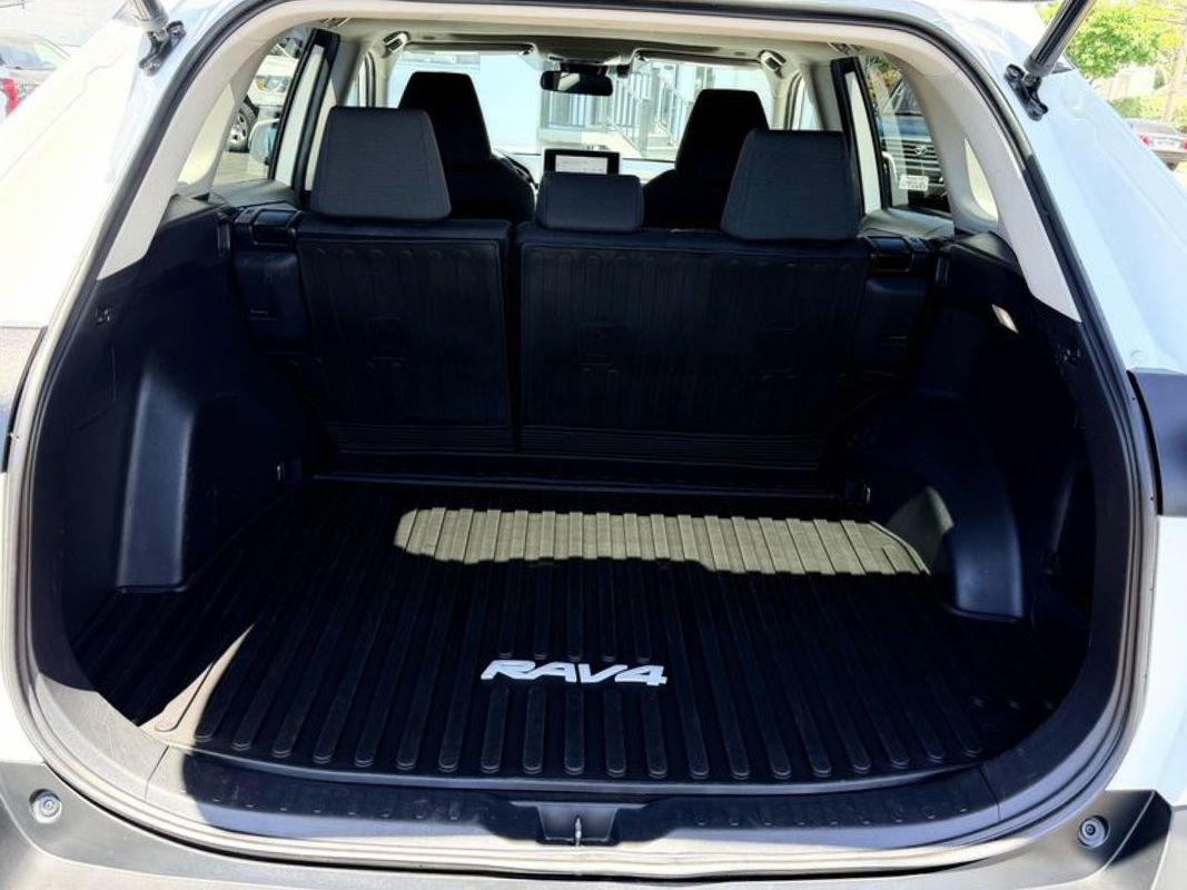 Used 2023 Toyota RAV4 XLE w/ Convenience Package FWD image 13