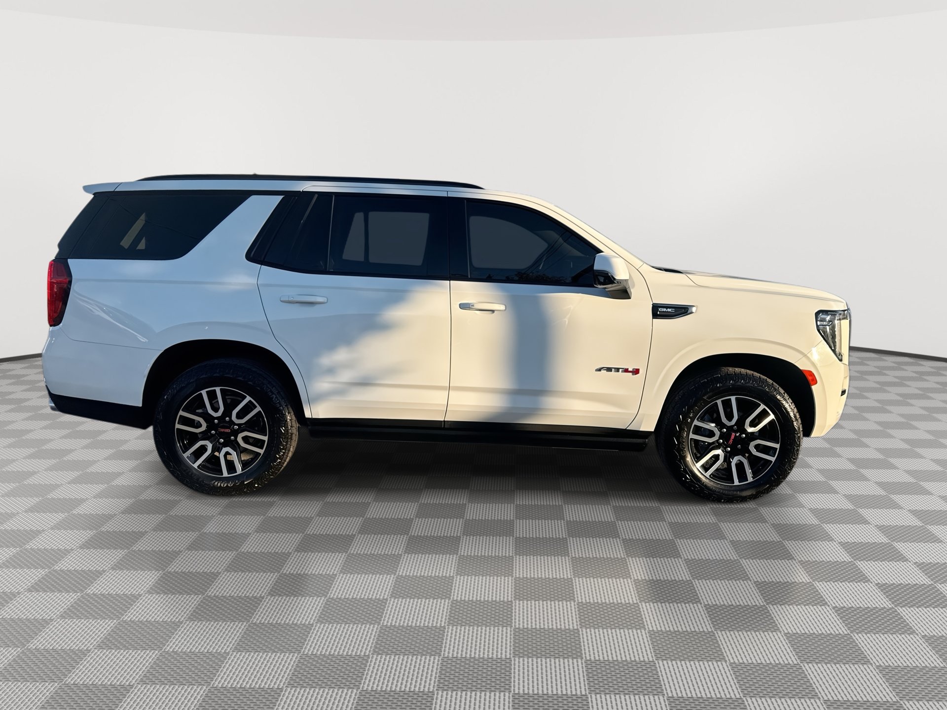 Used 2024 GMC Yukon AT4 w/ AT4 Premium Package AWD/4WD image 9