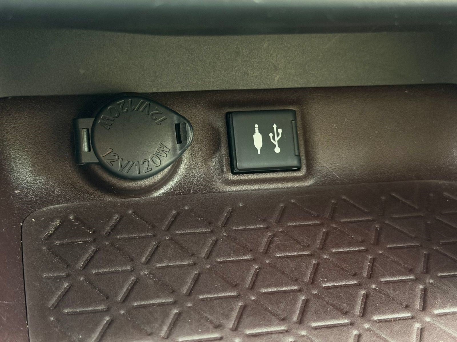 Used 2019 Toyota RAV4 Limited w/ Cold Weather Package AWD/4WD image 34