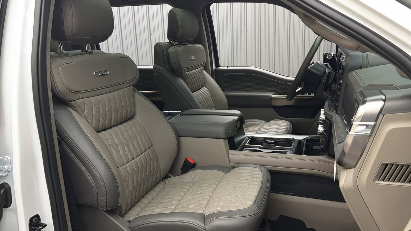 Used 2026 Ford F450 Platinum w/ Platinum Plus Package image 42