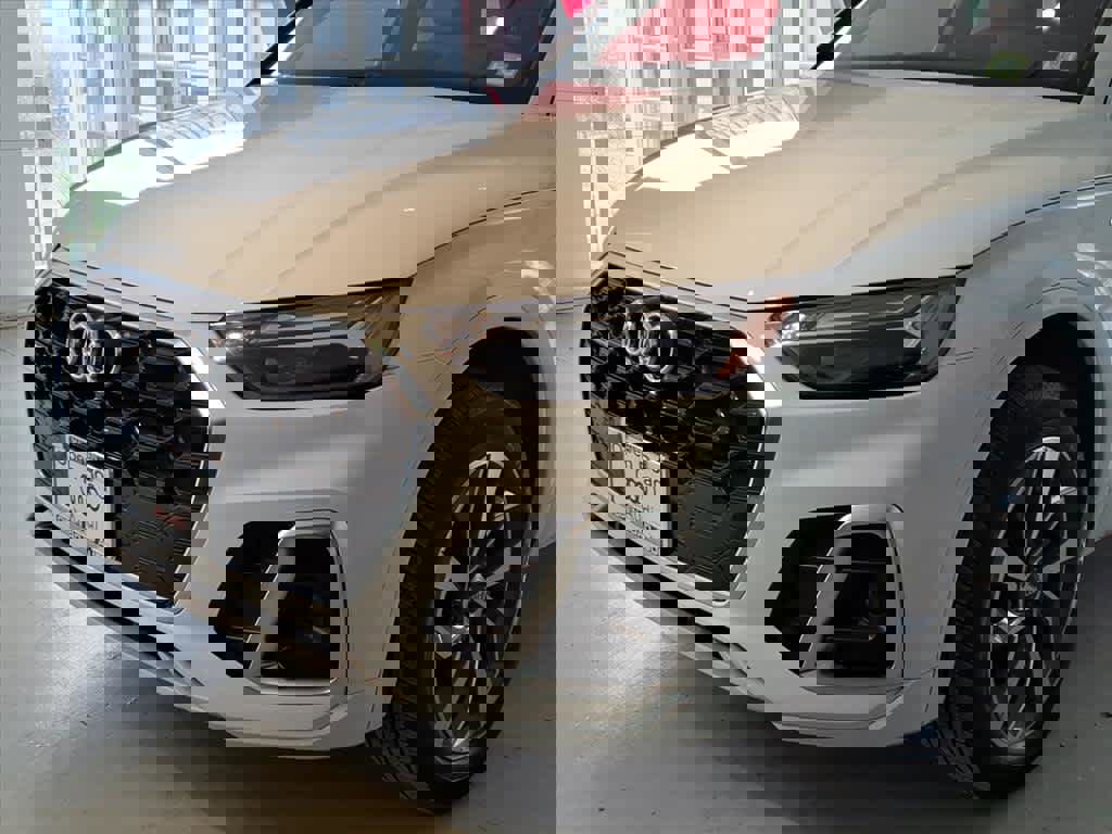 Used 2023 Audi Q5 2.0T Premium w/ Convenience Package image 7