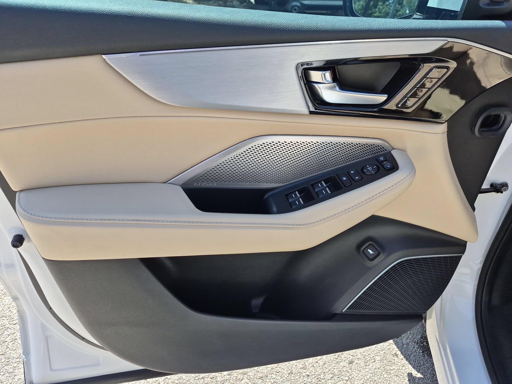 Certified 2023 Acura MDX SH-AWD w/ Technology Package image 11