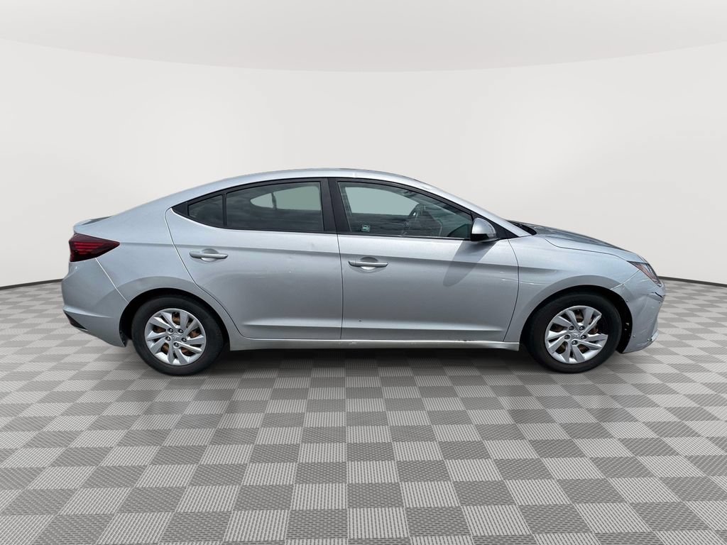 Used 2019 Hyundai Elantra SE w/ Cargo Package FWD image 7