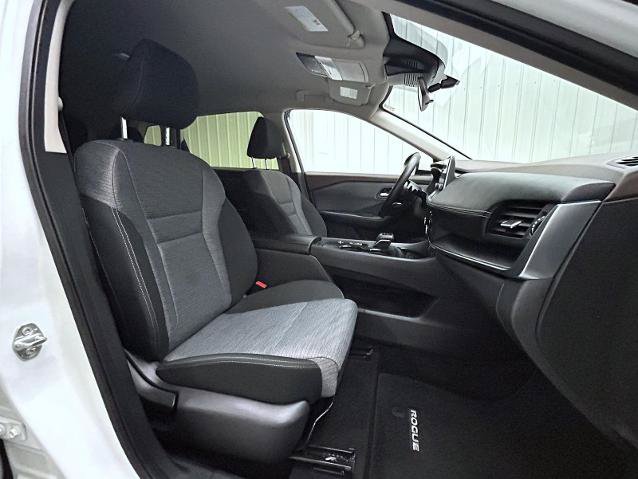 Certified 2023 Nissan Rogue SV FWD image 15