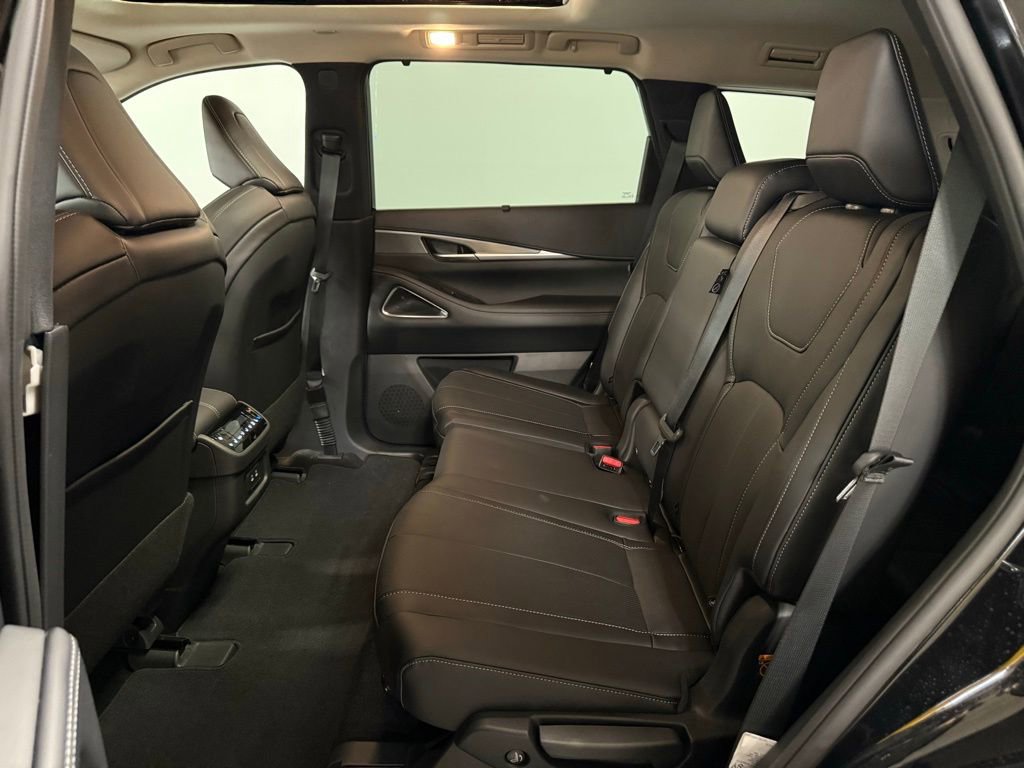 Used 2026 INFINITI QX60 Luxe w/ Cargo Package image 16