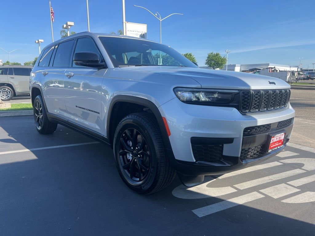 Used 2024 Jeep Grand Cherokee L Laredo image 7
