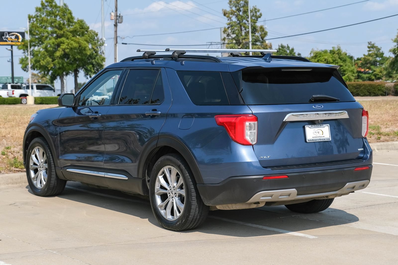 Used 2020 Ford Explorer XLT w/ Equipment Group 202A RWD image 9
