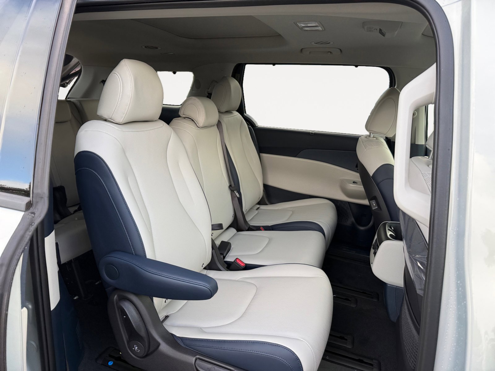 New 2026 Kia Carnival SX image 18