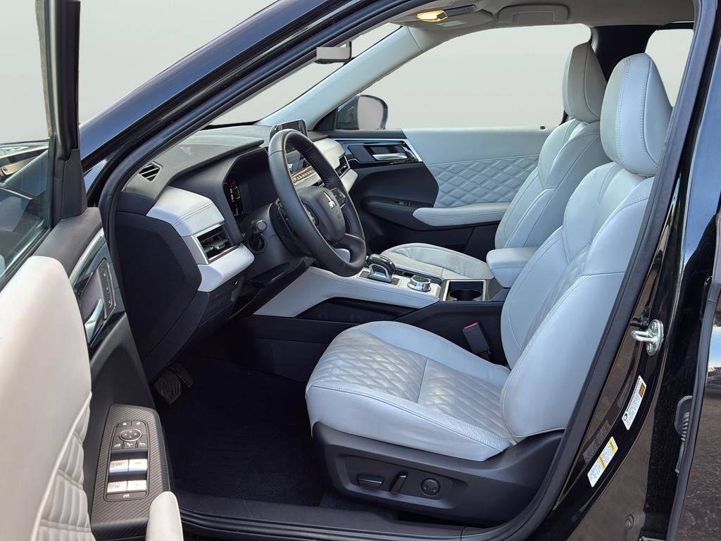 Used 2023 Mitsubishi Outlander SEL image 13