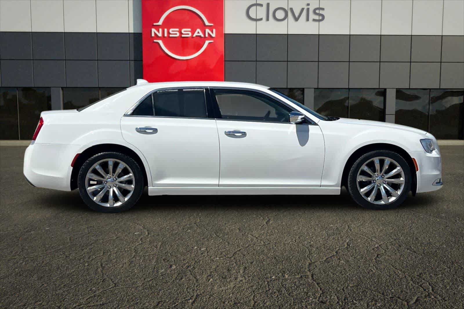 Used 2019 Chrysler 300 Limited RWD image 9