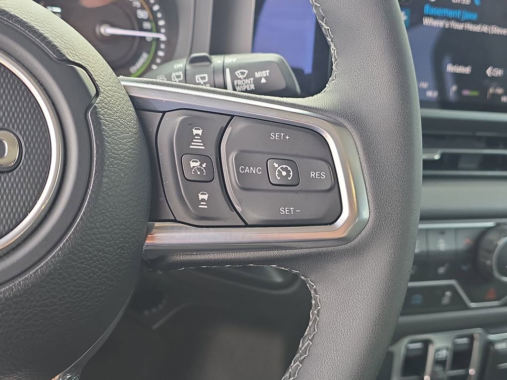 Used 2025 Jeep Wrangler Unlimited Sahara AWD/4WD image 25
