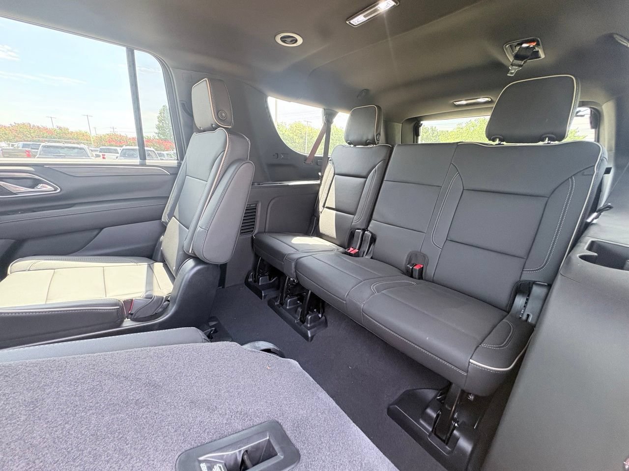 Used 2024 GMC Yukon XL SLT w/ SLT Luxury Package AWD/4WD image 8