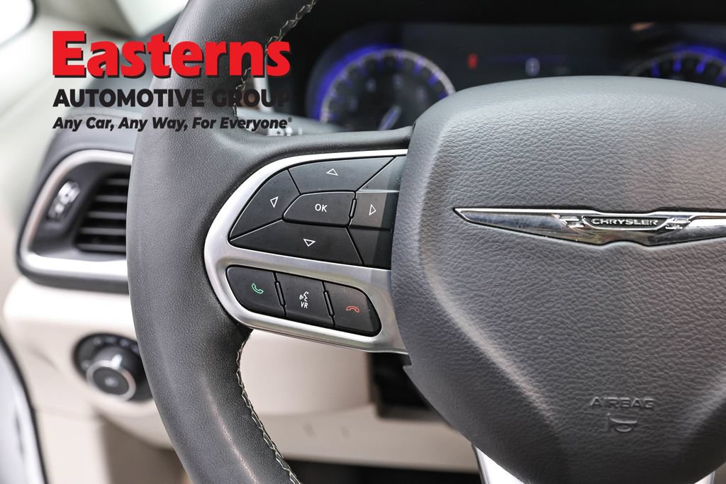 Used 2023 Chrysler Pacifica Limited FWD image 15
