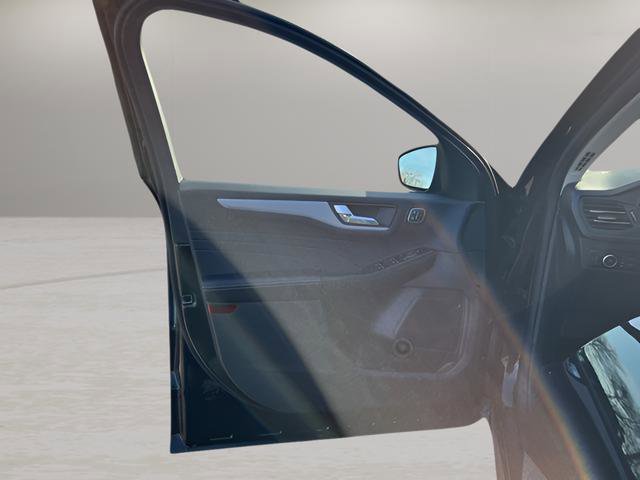 Used 2025 Ford Escape Platinum image 9