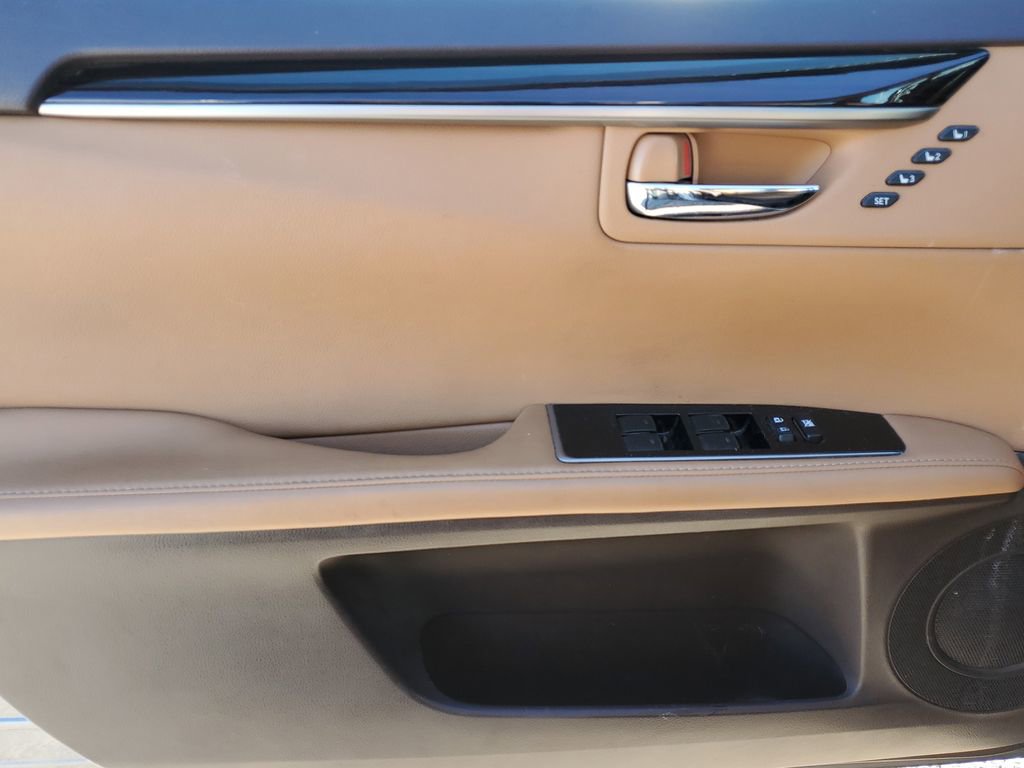 Used 2016 Lexus ES 350 w/ Navigation System Package image 27