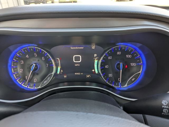 Used 2023 Chrysler Pacifica Touring-L FWD image 5