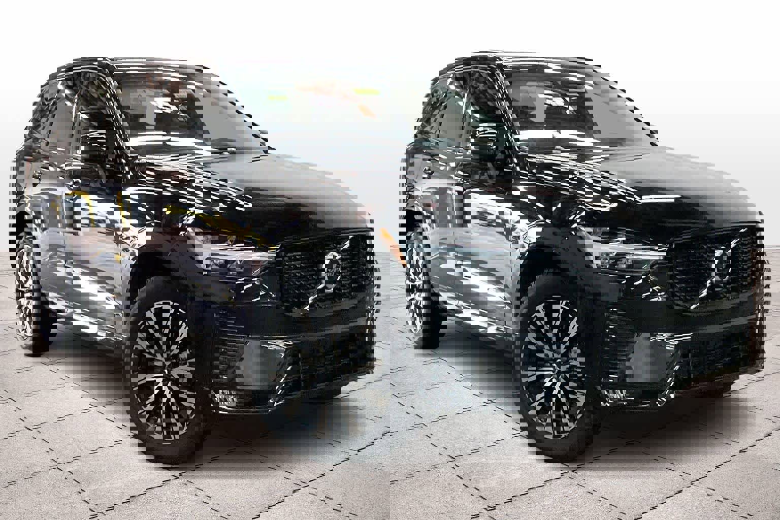 Used 2025 Volvo XC60 B5 Core w/ Protection Package Premier image 2