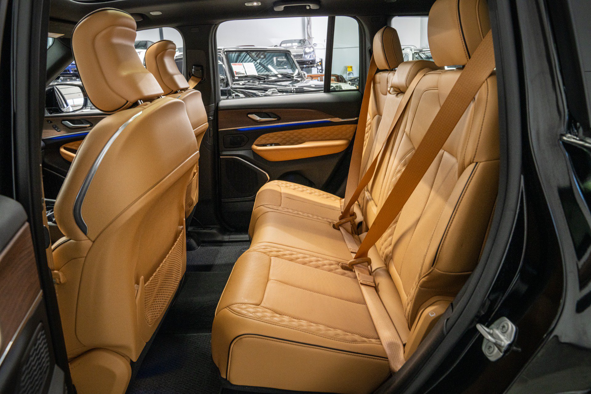 Used 2023 Jeep Grand Cherokee Summit AWD/4WD image 15