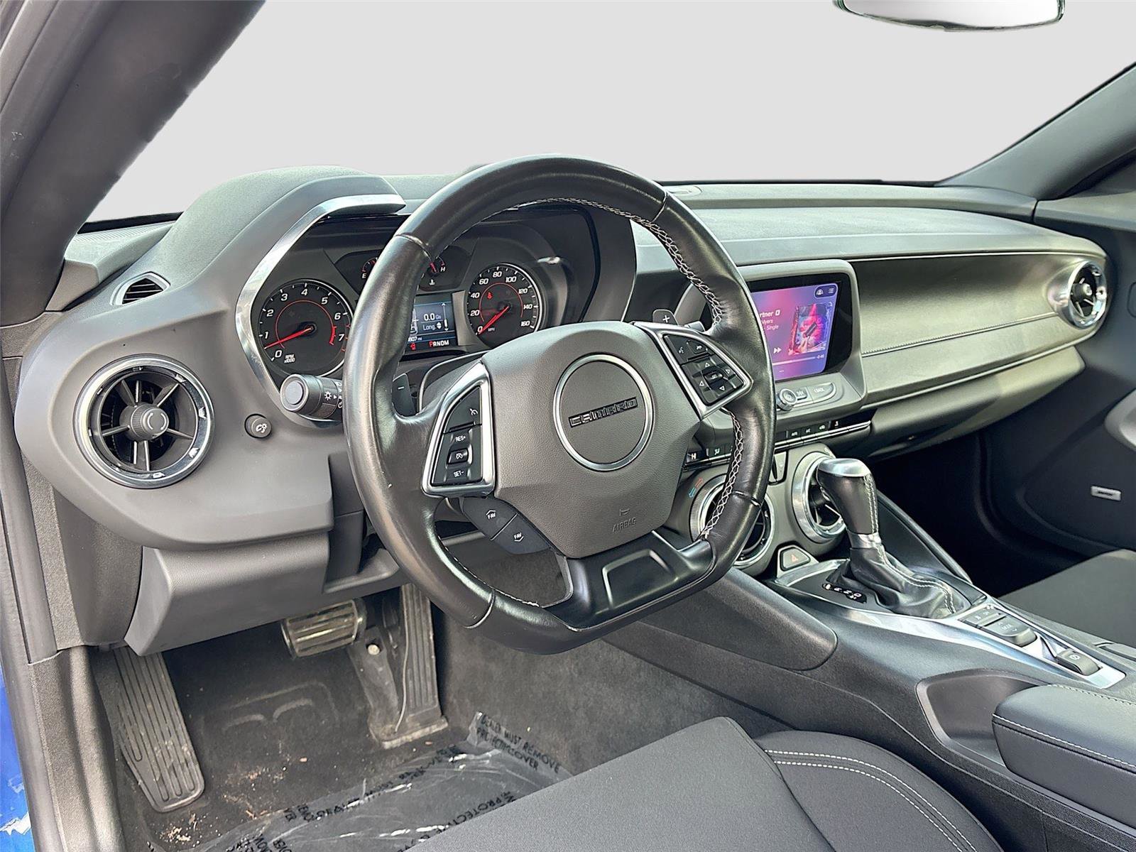 Used 2022 Chevrolet Camaro LT w/ Technology Package image 9