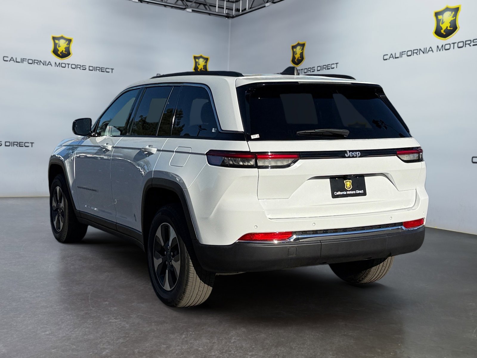 Used 2024 Jeep Grand Cherokee Limited 4xe image 3