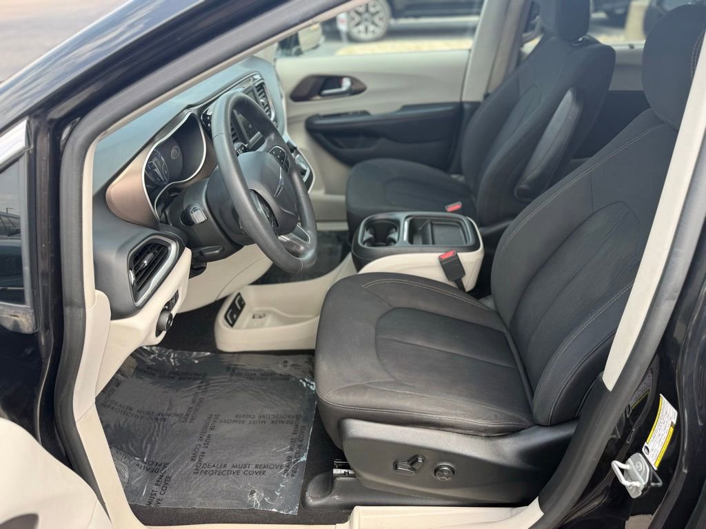 Used 2018 Chrysler Pacifica Touring Plus w/ Tire & Wheel Group FWD image 13
