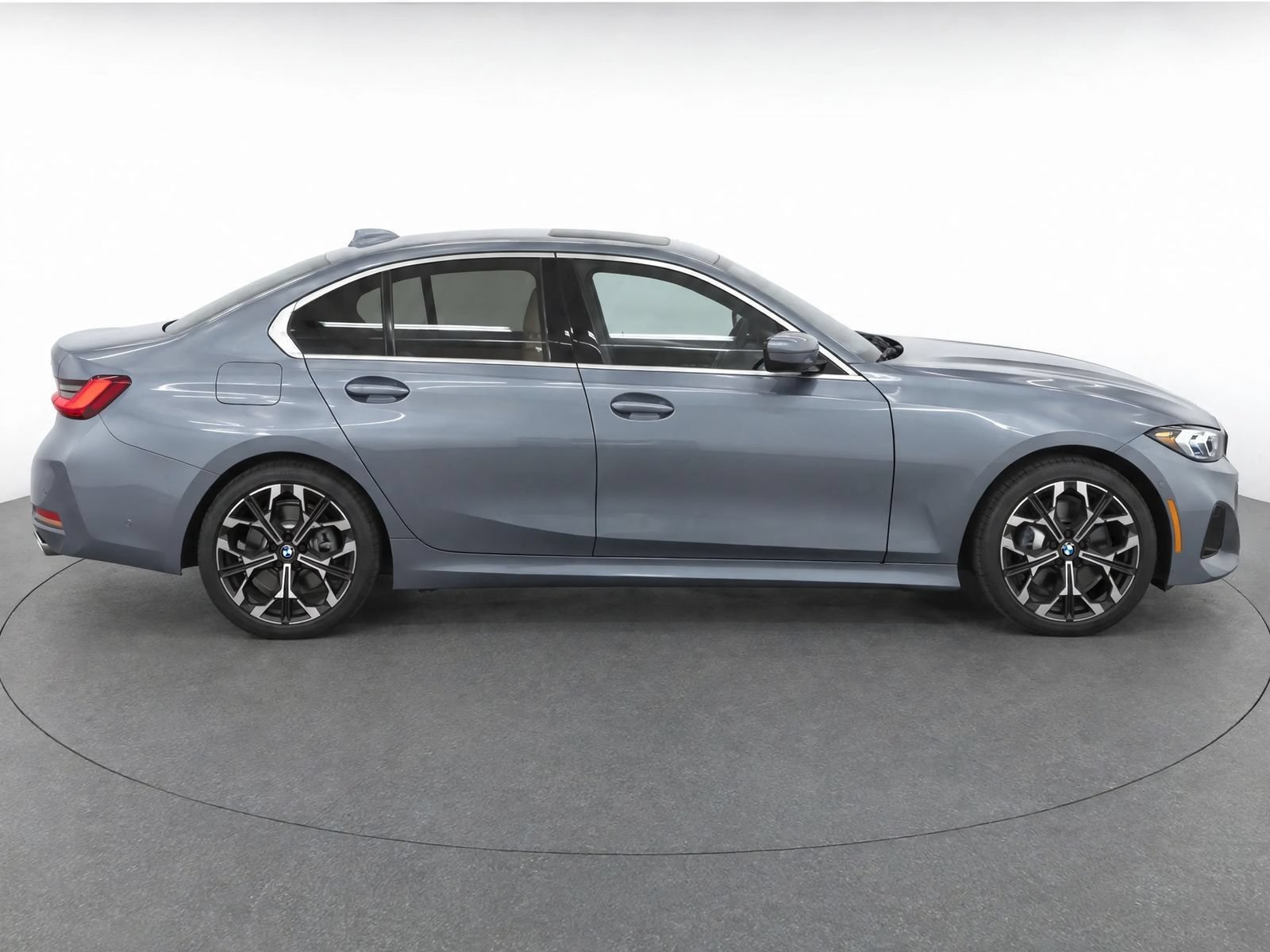 Certified 2025 BMW 330i Sedan RWD image 4