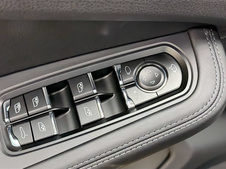 New 2026 Porsche Macan AWD/4WD image 20