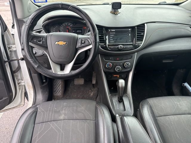 Used 2017 Chevrolet Trax LT w/ LT Convenience Package FWD image 6