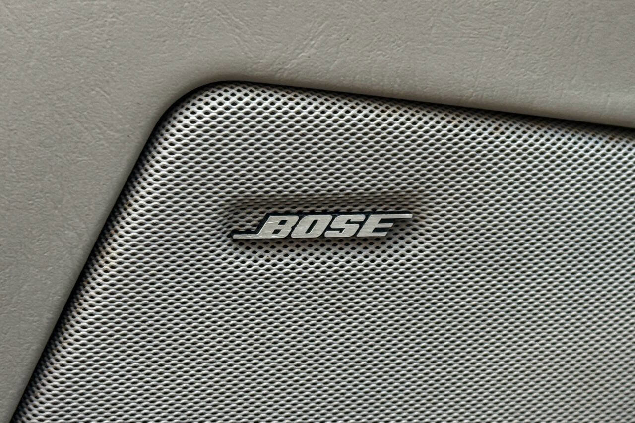 Used 2006 Cadillac XLR V image 33