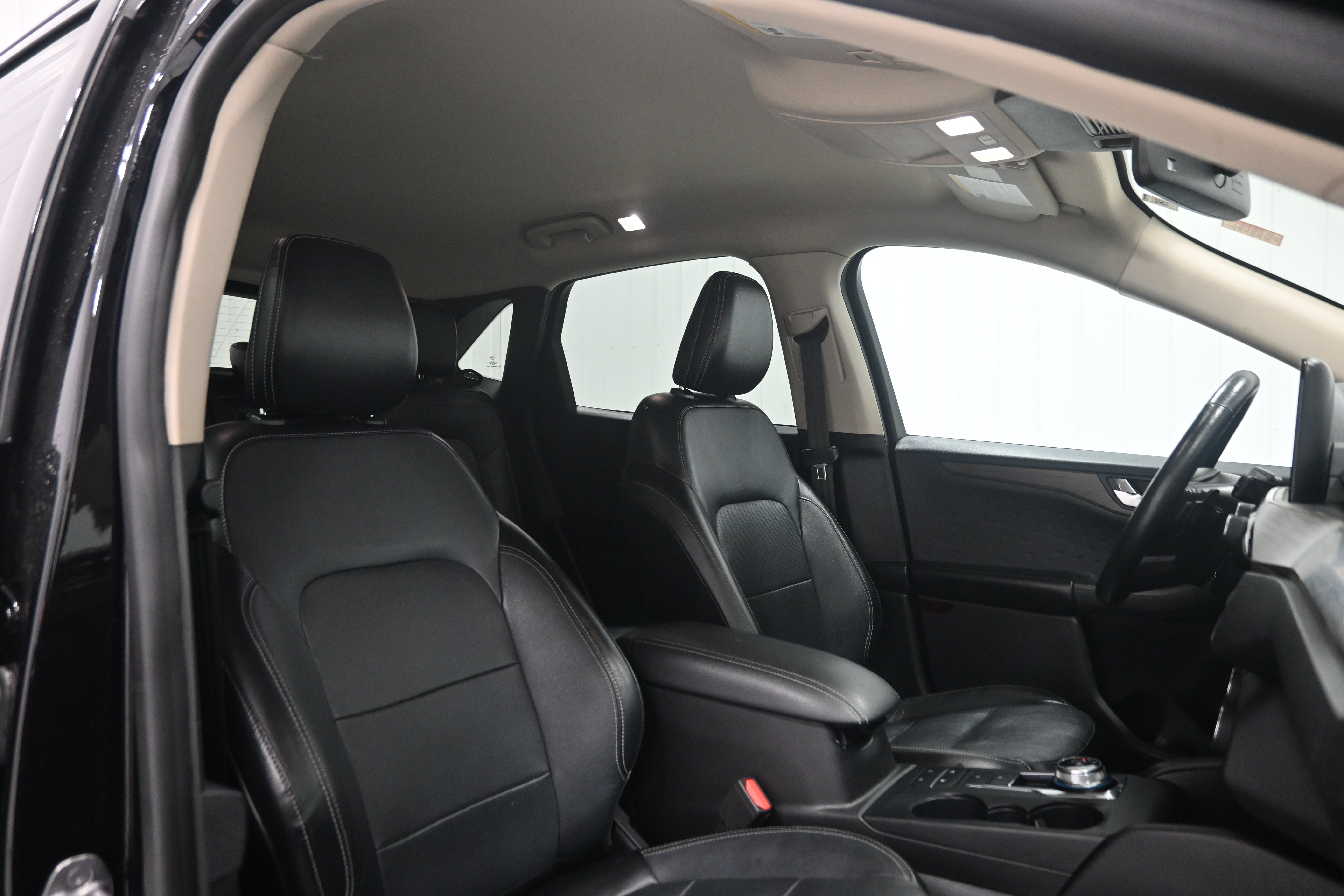 Used 2020 Ford Escape Titanium AWD/4WD image 30