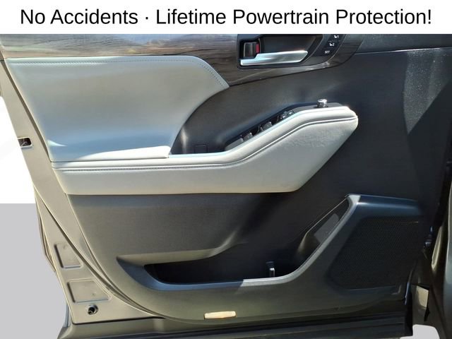 Used 2021 Toyota Highlander Limited image 10