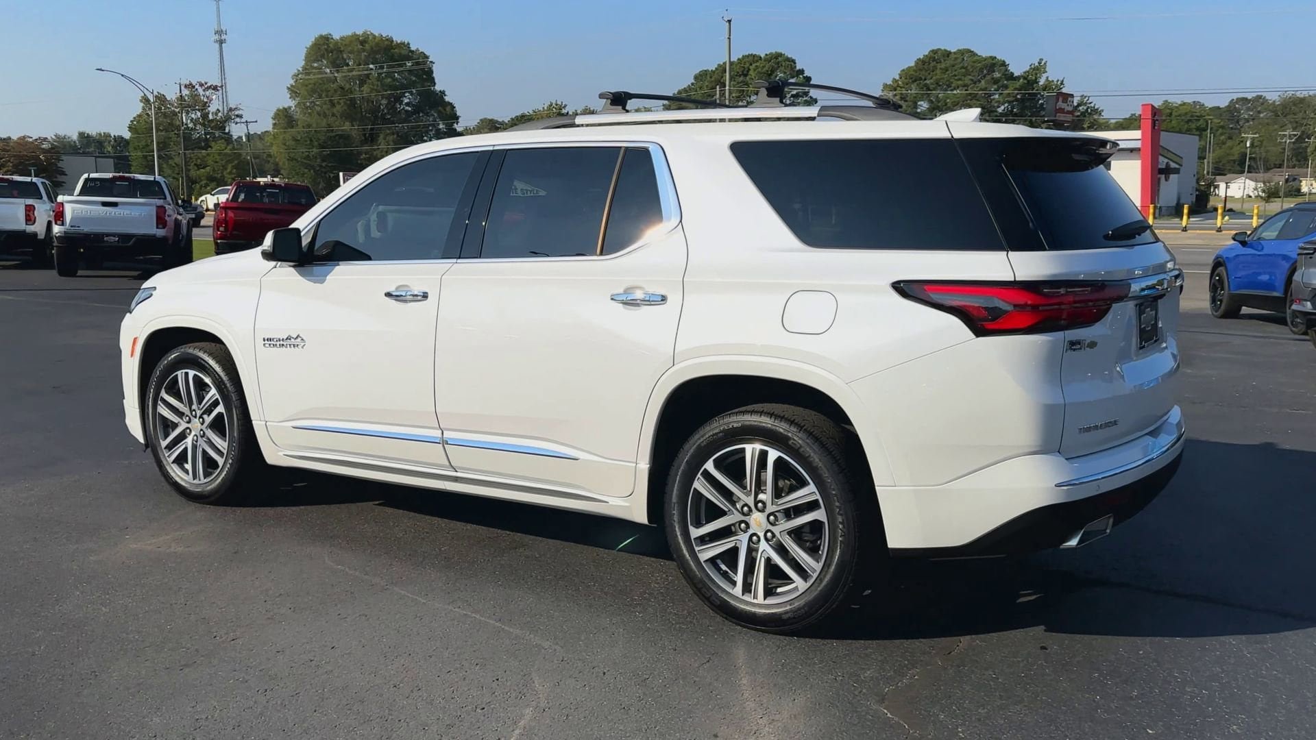 Used 2023 Chevrolet Traverse High Country w/ LPO, 'HIT The Road' Package FWD image 6