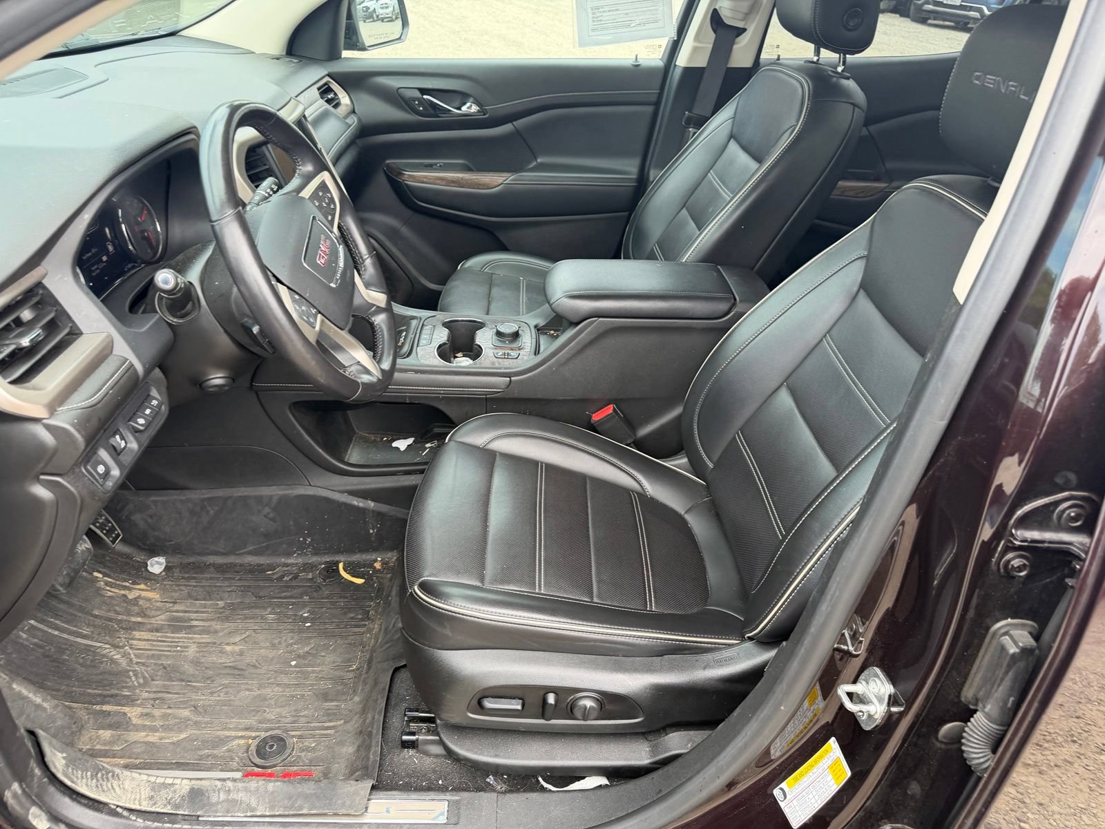 Used 2021 GMC Acadia Denali w/ Denali Ultimate Package AWD/4WD image 10