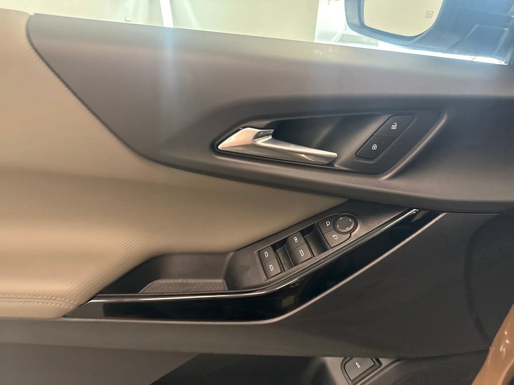 New 2027 Chevrolet Equinox LT w/ Convenience Package II FWD image 13