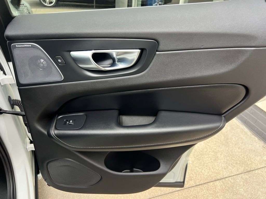 Used 2022 Volvo XC60 T8 Inscription w/ Advanced Package image 25