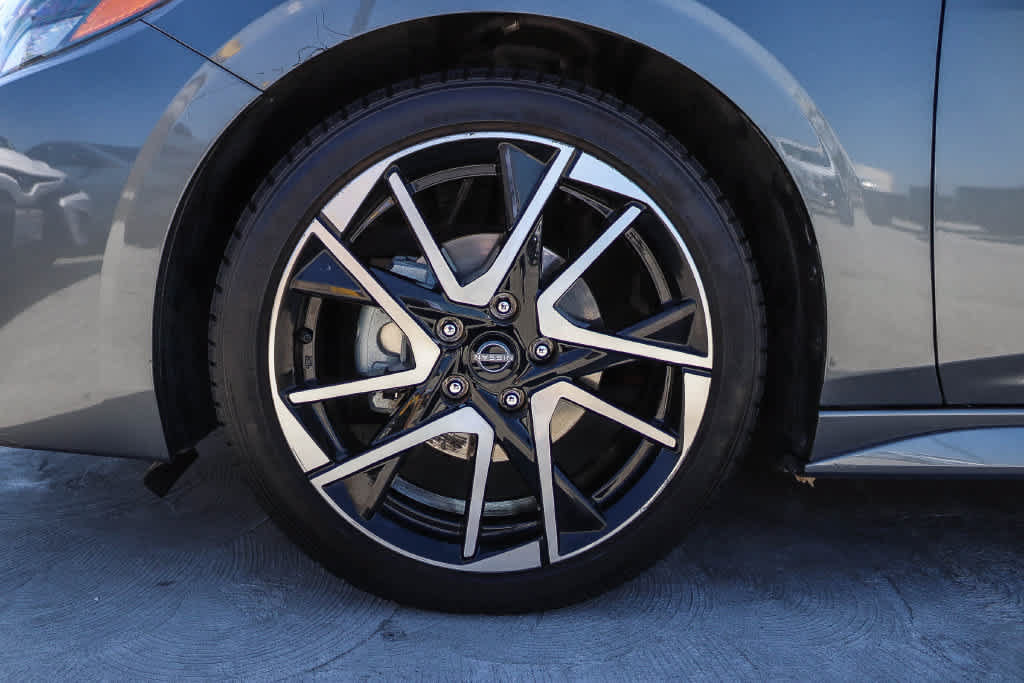 Used 2025 Nissan Sentra SR FWD image 11