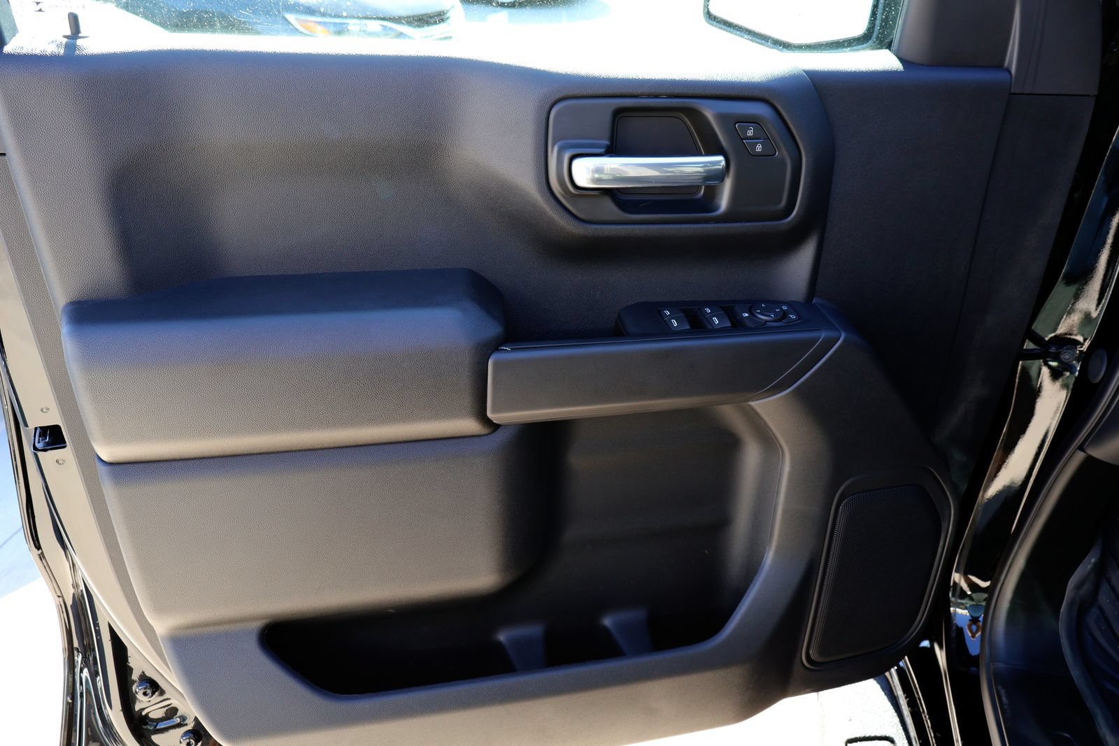 Used 2025 Chevrolet Silverado 1500 Custom Trail Boss AWD/4WD image 19