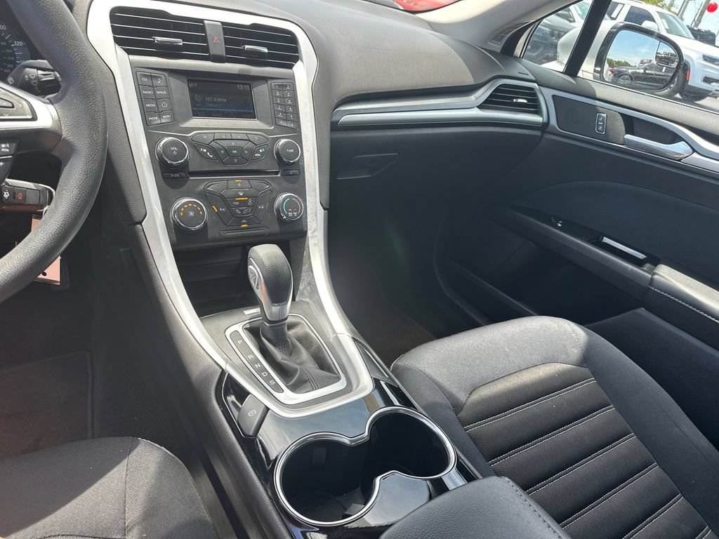 Used 2015 Ford Fusion SE FWD image 29
