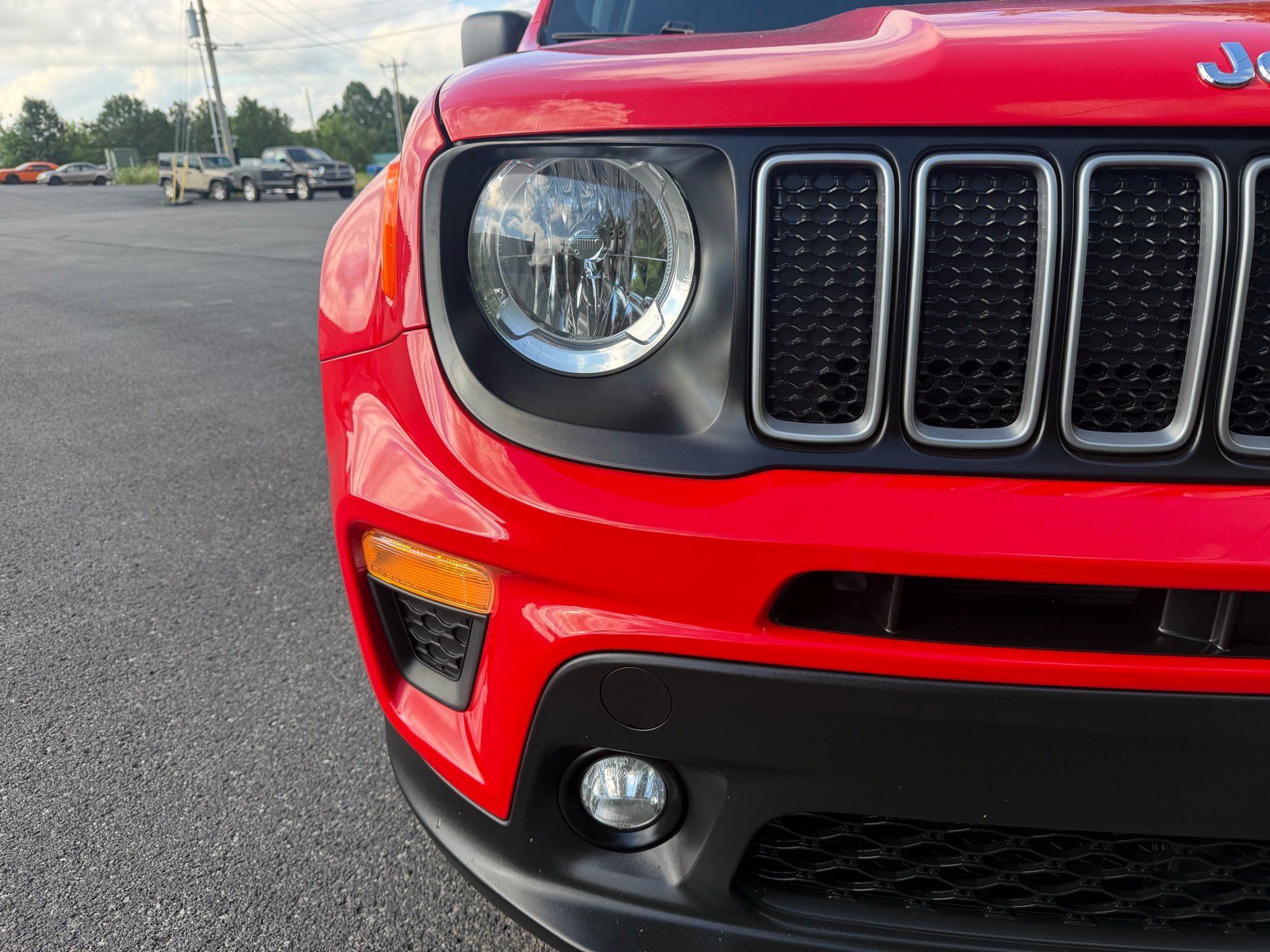 Used 2023 Jeep Renegade Latitude w/ Sun/Sound Group AWD/4WD image 6