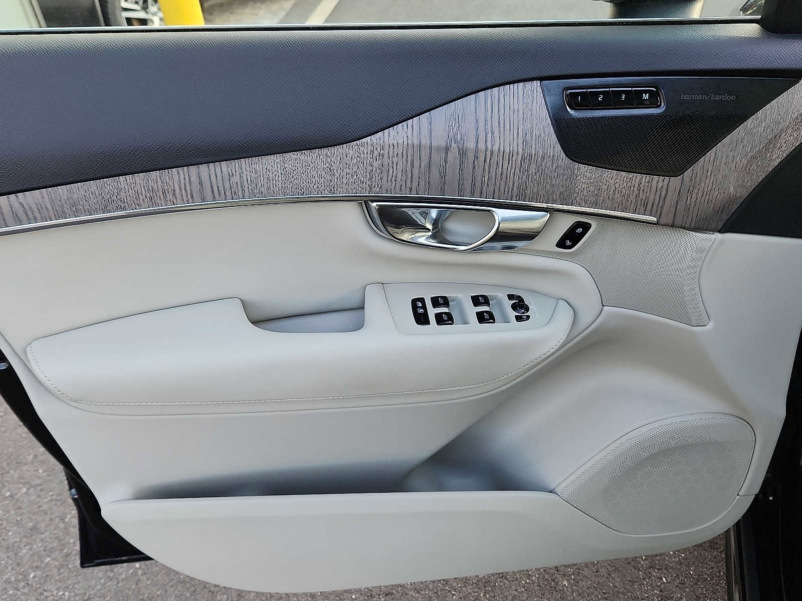 Certified 2023 Volvo XC90 B6 Plus w/ Protection Package Premier image 12