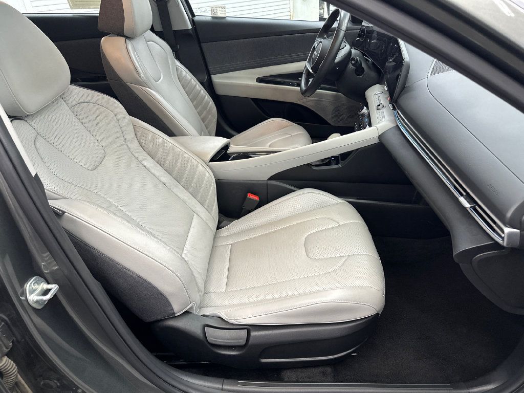 Used 2025 Hyundai Elantra Limited FWD image 14