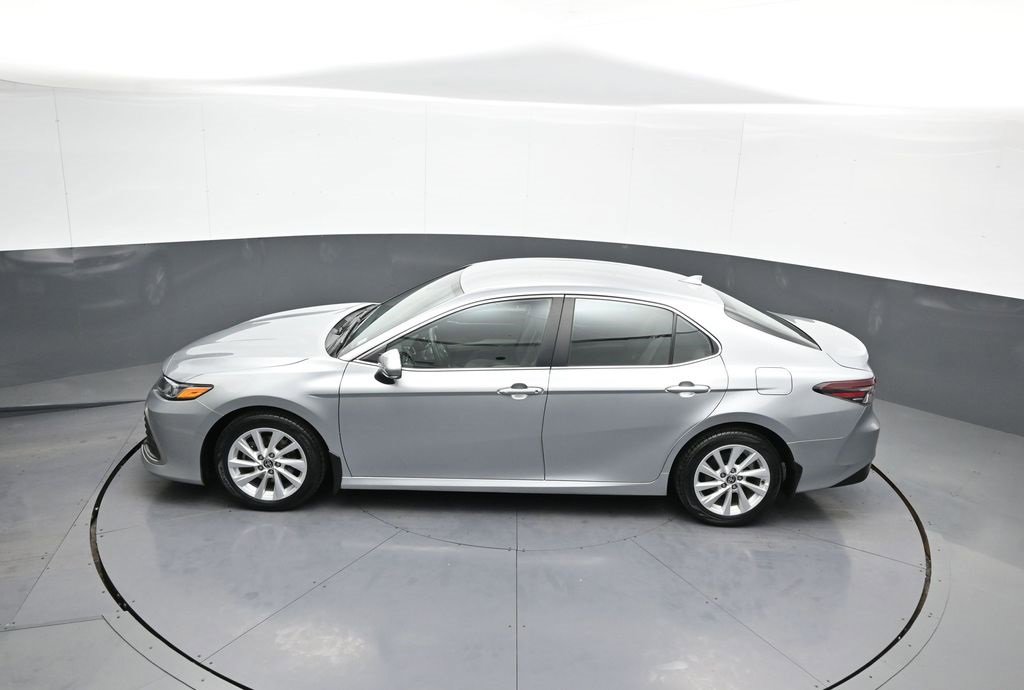 Certified 2021 Toyota Camry LE image 39