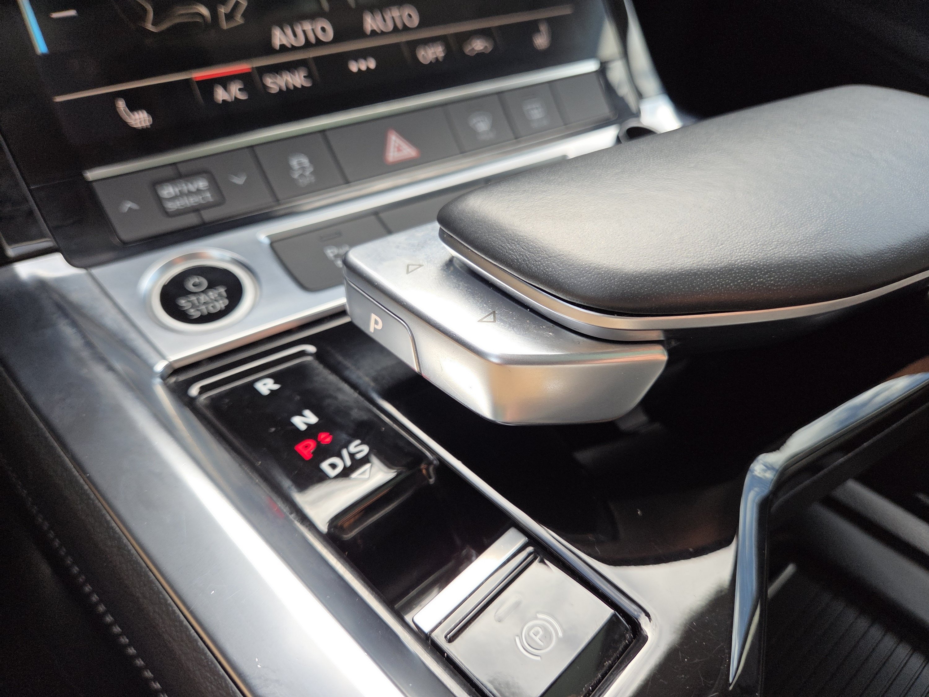 Used 2022 Audi e-tron Premium w/ Convenience Plus Package AWD/4WD image 34