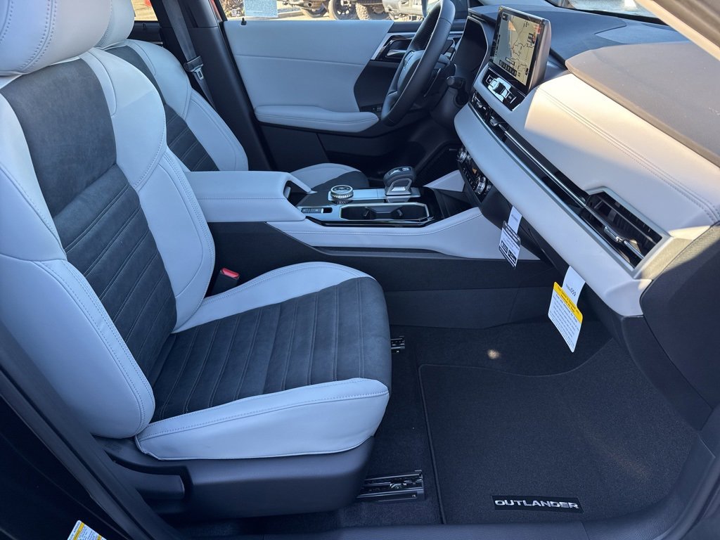 New 2025 Mitsubishi Outlander SE image 23