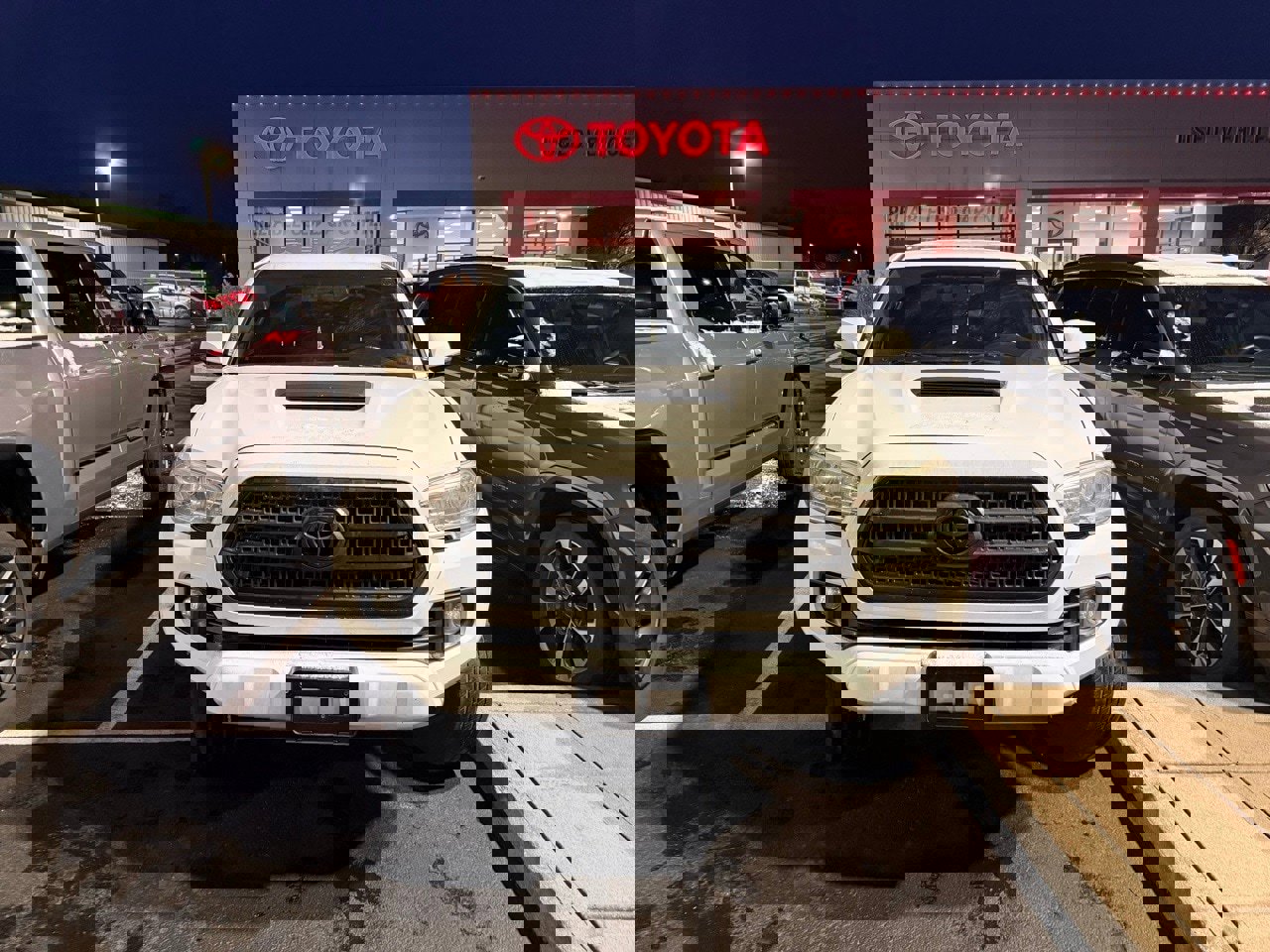 Used 2017 Toyota Tacoma TRD Sport w/ Tow Package image 2