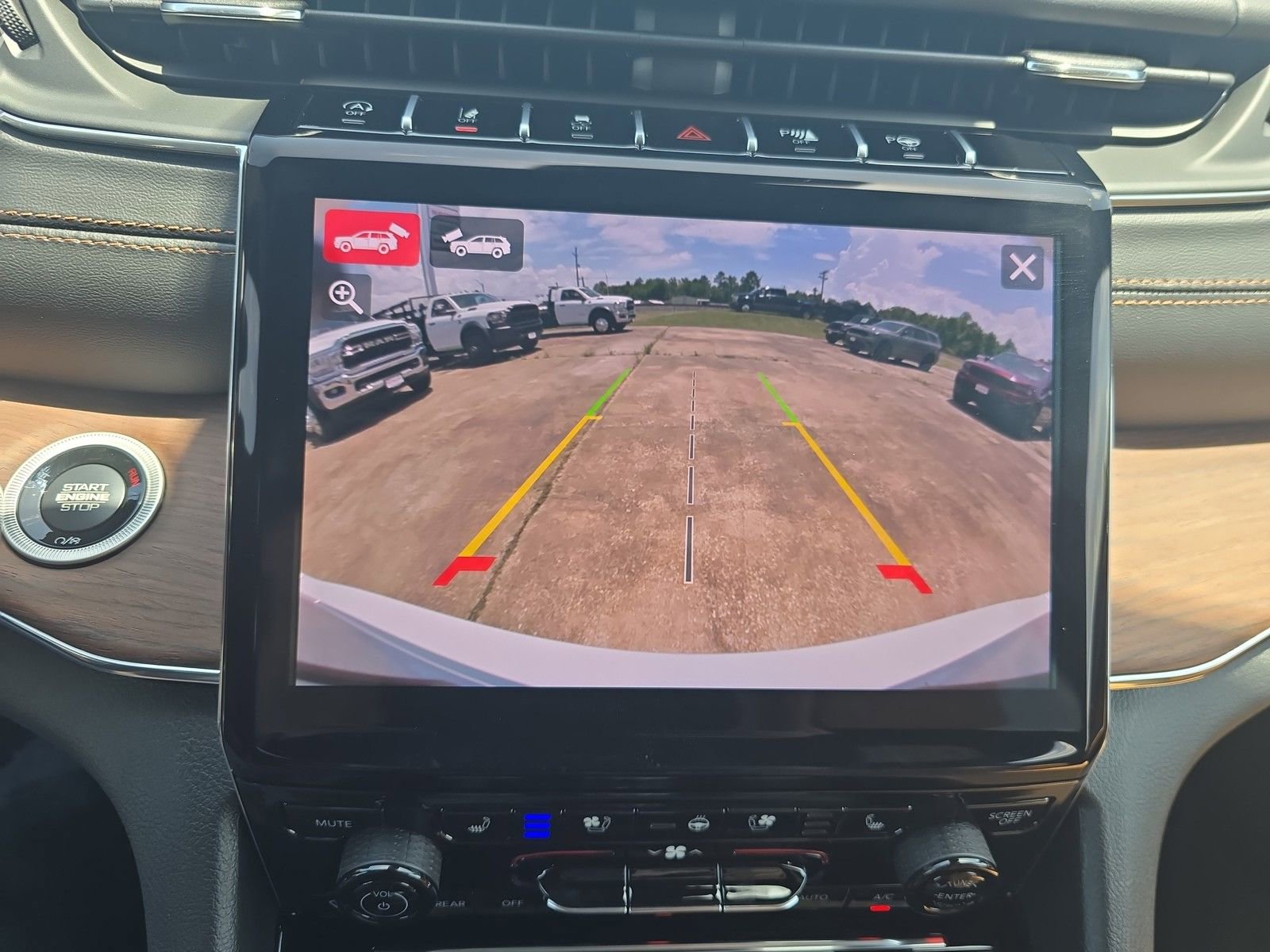 New 2025 Jeep Grand Cherokee L Summit w/ Obsidian Package image 31