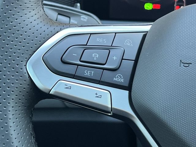 New 2026 Volkswagen Tiguan SE R-Line FWD image 18