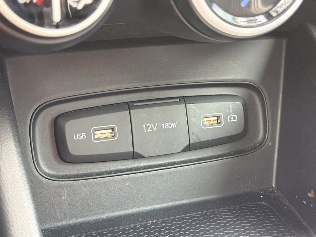 Used 2022 Hyundai Venue Limited FWD image 21