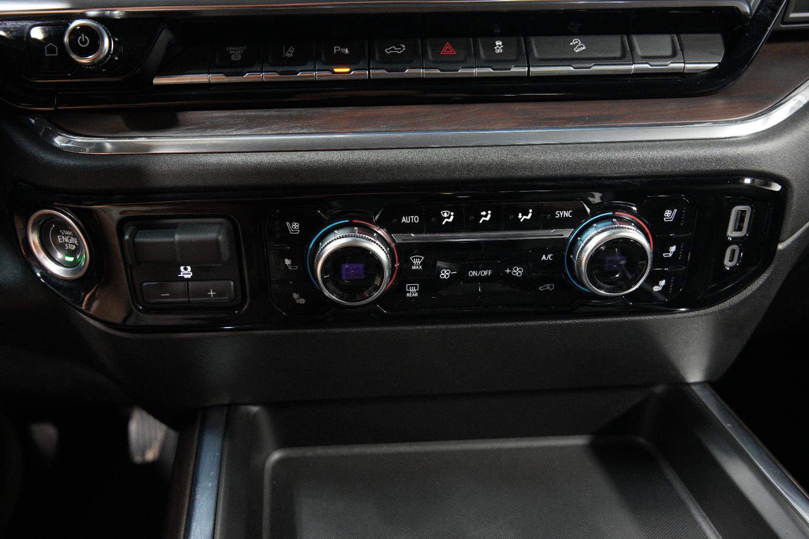 Used 2024 GMC Sierra 2500 SLT w/ SLT Convenience Package image 38